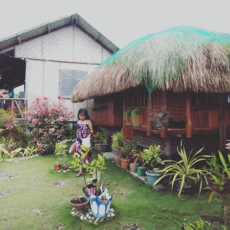 Titanic'S Nipa Hut Hostel Moalboal Exterior foto