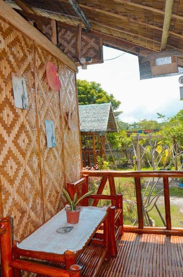 Titanic'S Nipa Hut Hostel Moalboal Exterior foto