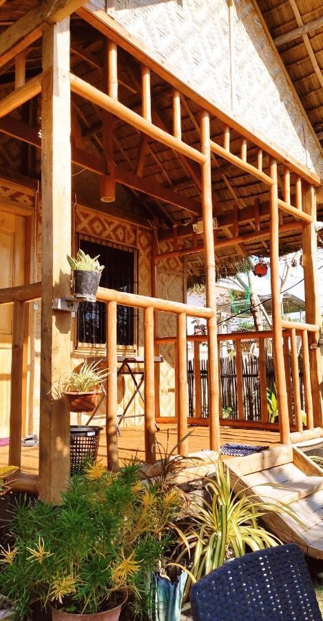 Titanic'S Nipa Hut Hostel Moalboal Exterior foto