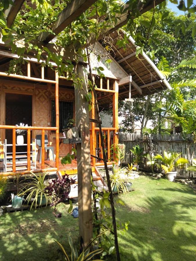 Titanic'S Nipa Hut Hostel Moalboal Exterior foto