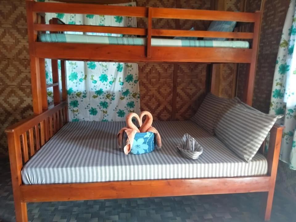 Titanic'S Nipa Hut Hostel Moalboal Exterior foto