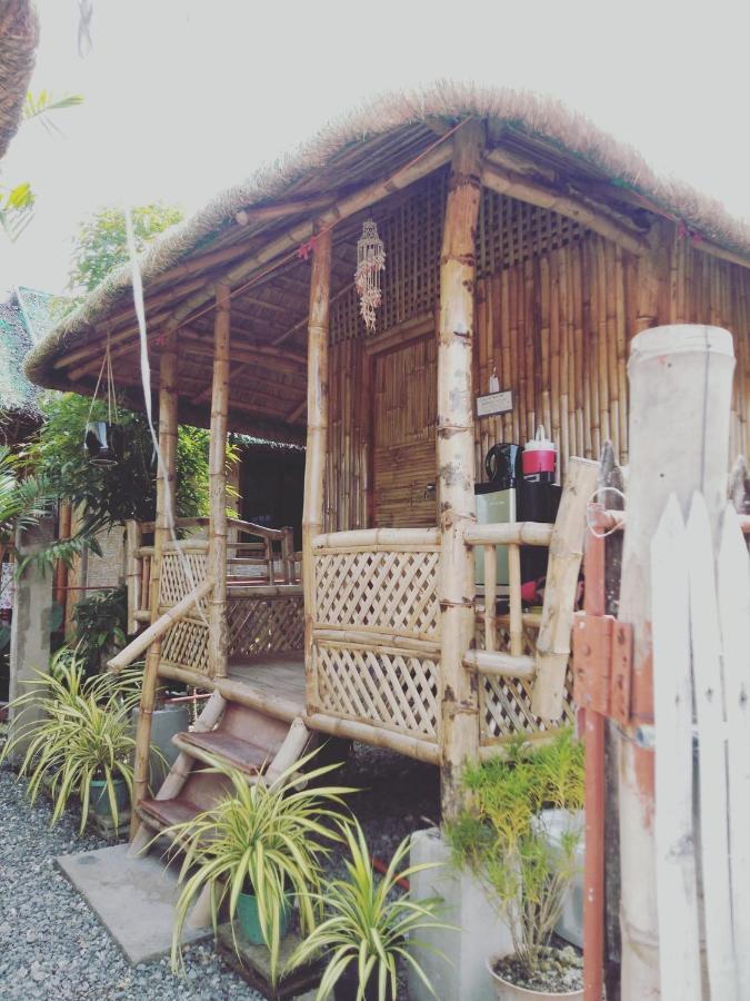 Titanic'S Nipa Hut Hostel Moalboal Exterior foto