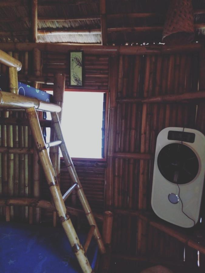 Titanic'S Nipa Hut Hostel Moalboal Exterior foto