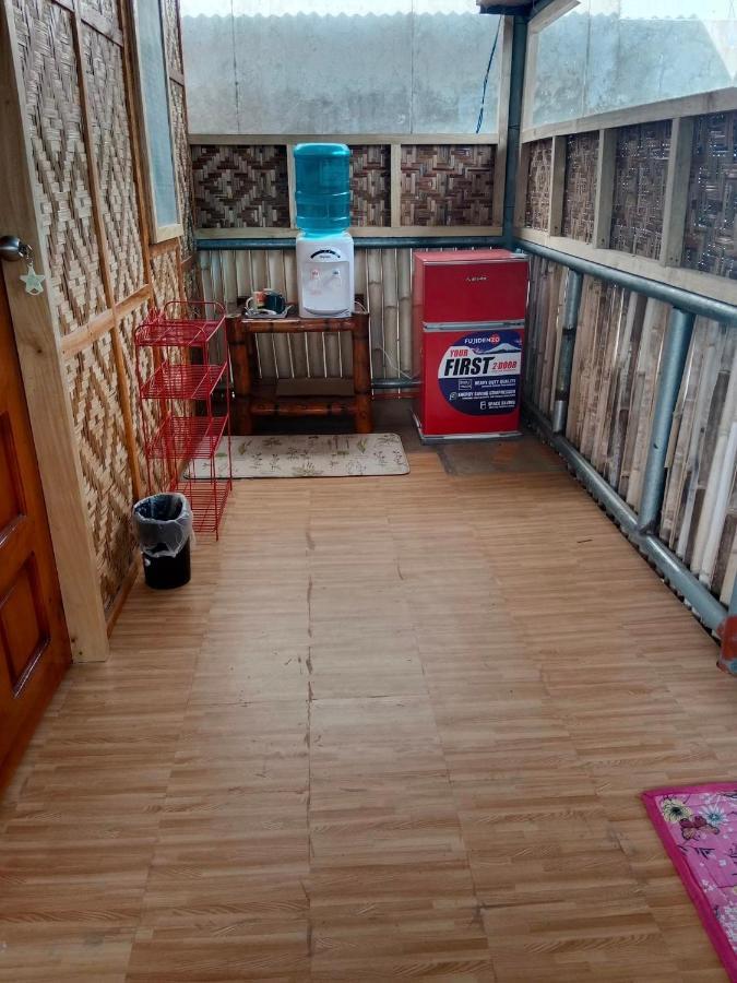 Titanic'S Nipa Hut Hostel Moalboal Exterior foto